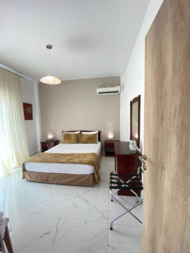Ένα ή περισσότερα κρεβάτια σε δωμάτιο στο Sole e Mare Suite at Sidari Beach