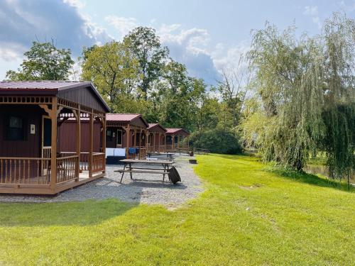 Κήπος έξω από το Cozy Cabin4 Within Campground