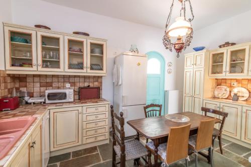 Η κουζίνα ή μικρή κουζίνα στο Galatea House First floor with terraces