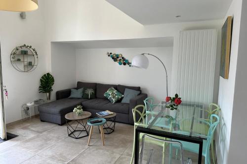 Pretty harbour house with garden