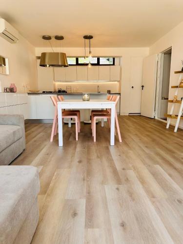a kitchen and living room with a table and chairs at Appartamento Felice in Milo