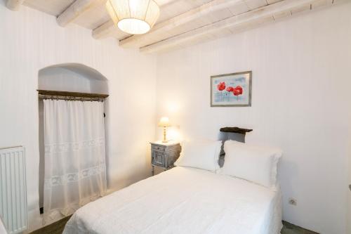 A bed or beds in a room at Galatea House Katoï with patio