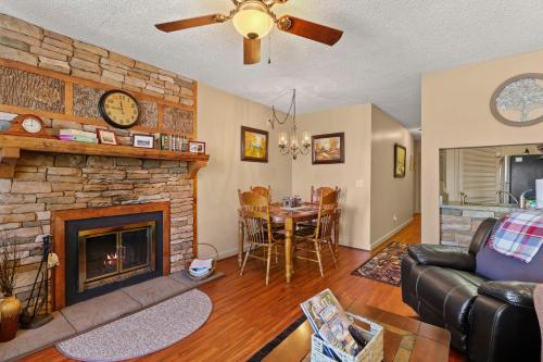 Φωτογραφία από το άλμπουμ του 301 Pinnacle Inn Rd 1214 by Carolina Stays σε Beech Mountain