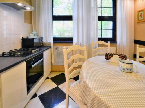 a kitchen with a table and a stove and a table and chairs at Villa in Kr g near Knight's Castle in Pollnow