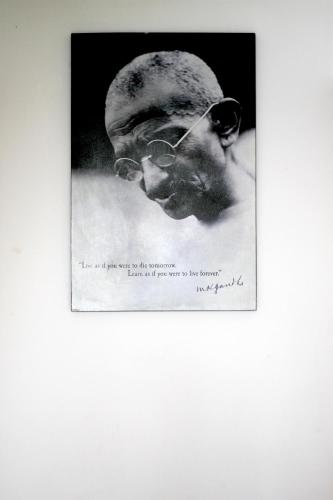 a black and white photo of a man wearing glasses at Departamento Zona Las Américas in Morelia