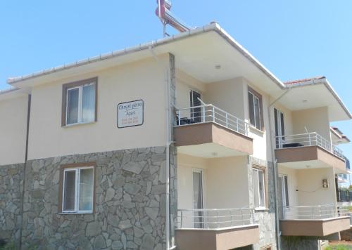 Το κτήριο όπου στεγάζεται  το διαμέρισμα