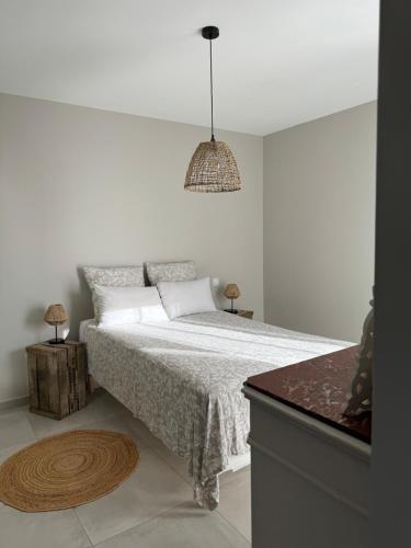 Postel nebo postele na pokoji v ubytování Villas Ambiance 21 Elégance Méditerranéenne à Portiragnes, entre Terre et Mer Villa Helma