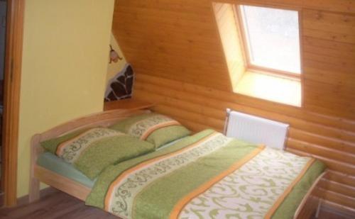 En eller flere senge i et værelse på Chalupa Zuzana