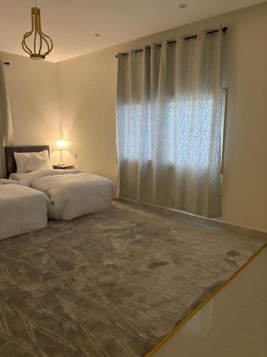 Katil atau katil-katil dalam bilik di فيلا فيو السودة Villa View Al Soudah
