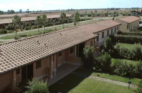 an overhead view of a building with a roof at Residenza Principina in Principina Terra