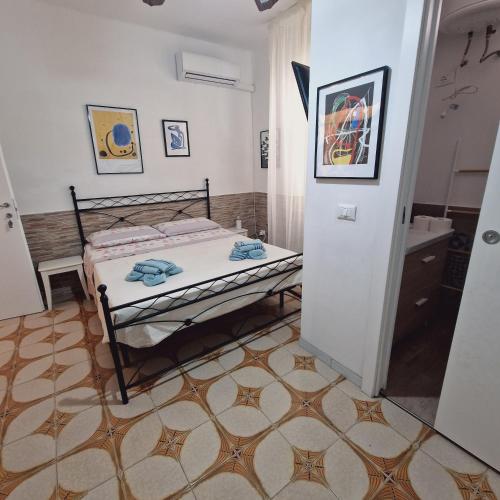 a small bedroom with a bed and a bathroom at Casa Geloso in Ustica