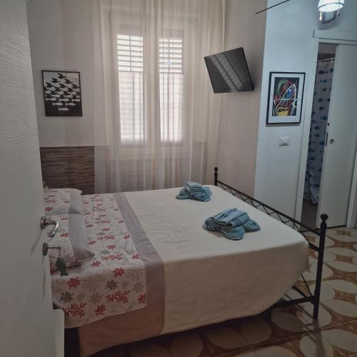 a bedroom with a bed with towels on it at Casa Geloso in Ustica