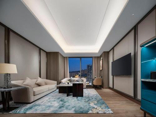 Posezení v ubytování Crowne Plaza Hangzhou Linping by IHG