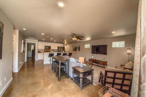 a living room with a kitchen and a dining room at RR 464 Sattler Haus in Canyon Lake