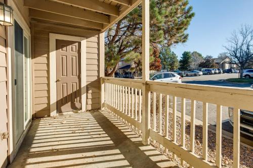 Balkoni atau teres di 1 Mi to Light Rail Englewood Condo with Pool Access