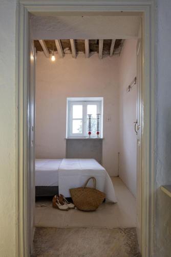 Ένα ή περισσότερα κρεβάτια σε δωμάτιο στο Platanos Cycladic house