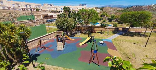 Ο χώρος παιχνιδιού για παιδιά στο Celestina Apartment, piscinas, Parking gratis, a 5 min de Torre del Mar