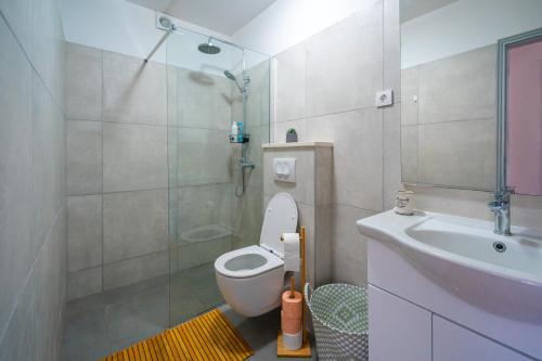 Koupelna v ubytování Apartments by the sea Medvinjak, Korcula - 4439