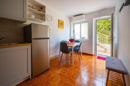 Kuchyň nebo kuchyňský kout v ubytování Apartments by the sea Medvinjak, Korcula - 4439