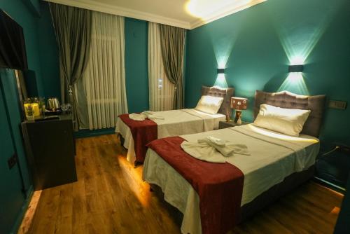 Postel nebo postele na pokoji v ubytování Sunlight Otel Fethiye