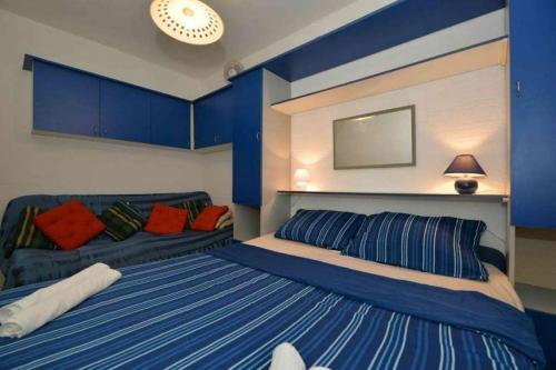 Apartments with parking space Vodice - 23346