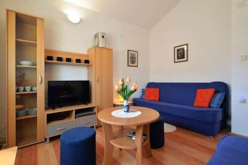 Apartments with parking space Vodice - 23346