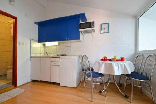 Apartments with parking space Vodice - 23346