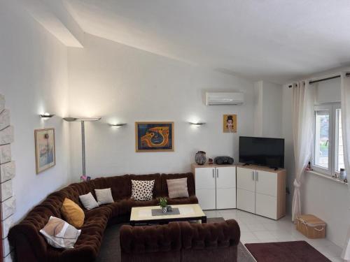 Apartments by the sea Splitska - Brac - 23366