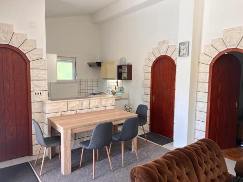 Apartments by the sea Splitska - Brac - 23366