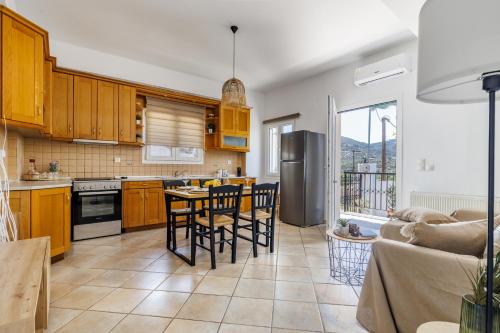 Theros Home - Comfort Island Stay near Town