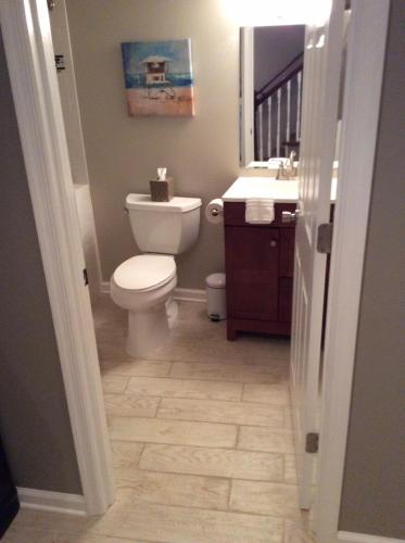 Ένα μπάνιο στο Stylish Renovated Flat, Central, Walk to DC Sights