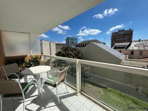 Appartement 2 étoiles avec balcon à 100m de la plage, centre-ville des Sables d'Olonne - FR-1-197-205