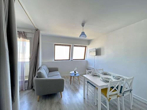 Photo de la galerie de l'établissement Appartement cosy avec balcon, parking privatif et à deux pas de la plage à Berck - FR-1-646-69, à Berck-sur-Mer