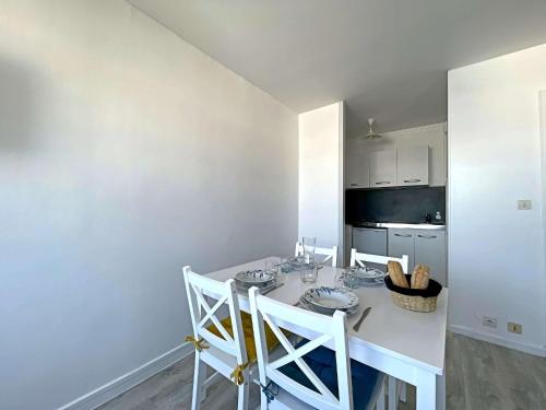 Photo de la galerie de l'établissement Appartement cosy avec balcon, parking privatif et à deux pas de la plage à Berck - FR-1-646-69, à Berck-sur-Mer