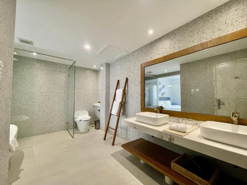 Koupelna v ubytování Hemangini Hotel Bandung