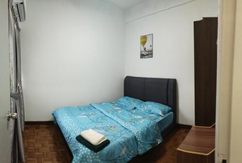 Una cama o camas en una habitación de 3B2R Unit, Seruni Service Apartment at Serendah Golf Resort, Serendah, Nearby Serendah KTM Komuter Station, Genting, Rawang, UMW HVM Park, Bukit Beruntung Resort