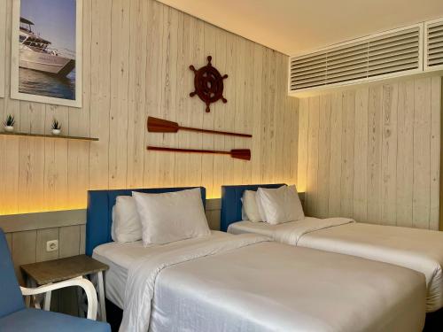 Postel nebo postele na pokoji v ubytování Hemangini Hotel Bandung