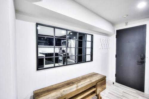 Φωτογραφία από το άλμπουμ του NDG Dreams! New & Modern 3BR Easy City Life στο Μόντρεαλ