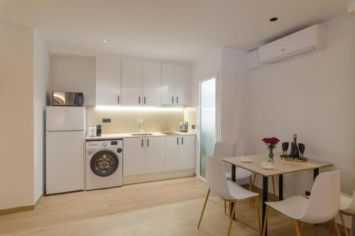 Kuchyň nebo kuchyňský kout v ubytování Estupendo apartamento en Lloret de Mar