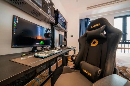 Un televizor și/sau centru de divertisment la Muyu E-SPORT HOTEL慕鱼电竞酒店