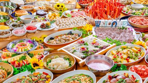 a table filled with lots of different types of food at New Greenpia Tsunan in Tsunan