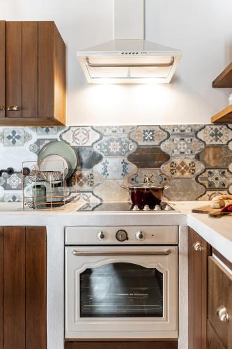 a kitchen with a stove top oven in a kitchen at Yria Traditional House in Vívlos