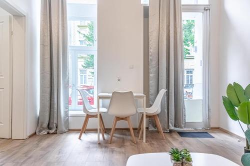 Lovely 1BR & 1LR Ground Floor Gem 15 min to City Center via U3