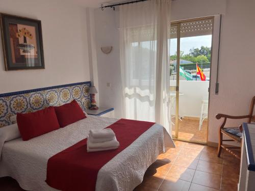 Posteľ alebo postele v izbe v ubytovaní Hotel Matalascañas