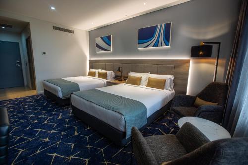Postel nebo postele na pokoji v ubytování Mercure Sydney Liverpool