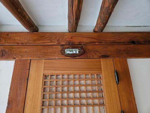 Fotografie z fotogalerie ubytování Ddlanchae Hanok Stay - Main House v destinaci Čondžu