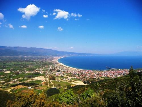 an aerial view of a town next to the ocean at Stavros Lay In in Áno Stavrós