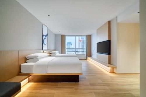 Ένα ή περισσότερα κρεβάτια σε δωμάτιο στο Fairfield by Marriott Hangzhou Wulin Square, China