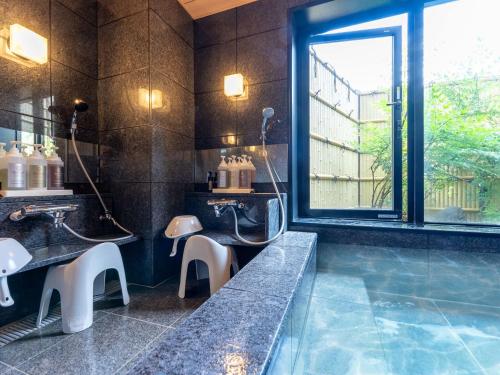 Kolam renang di atau dekat dengan Tabist TOKYO CITY VIEW HOTEL