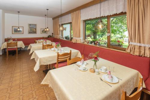 Restaurace v ubytování Sonnenhof- Urlaub auf den Bauernhof